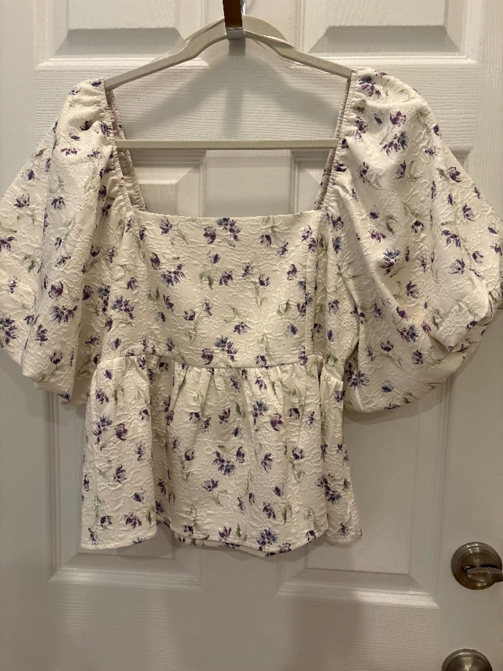 Tuckernuck Hyacinth house puff sleeve short, sleeved purple floral top